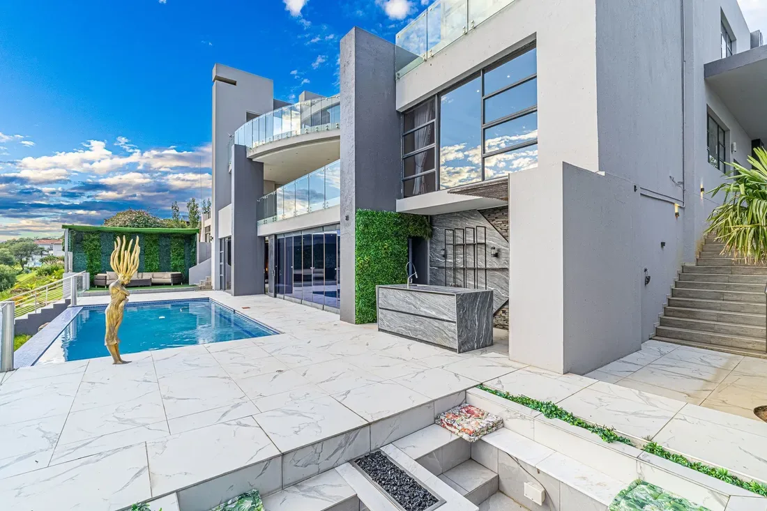 Luxurious Mansion With Breathtaking Views 🇿🇦