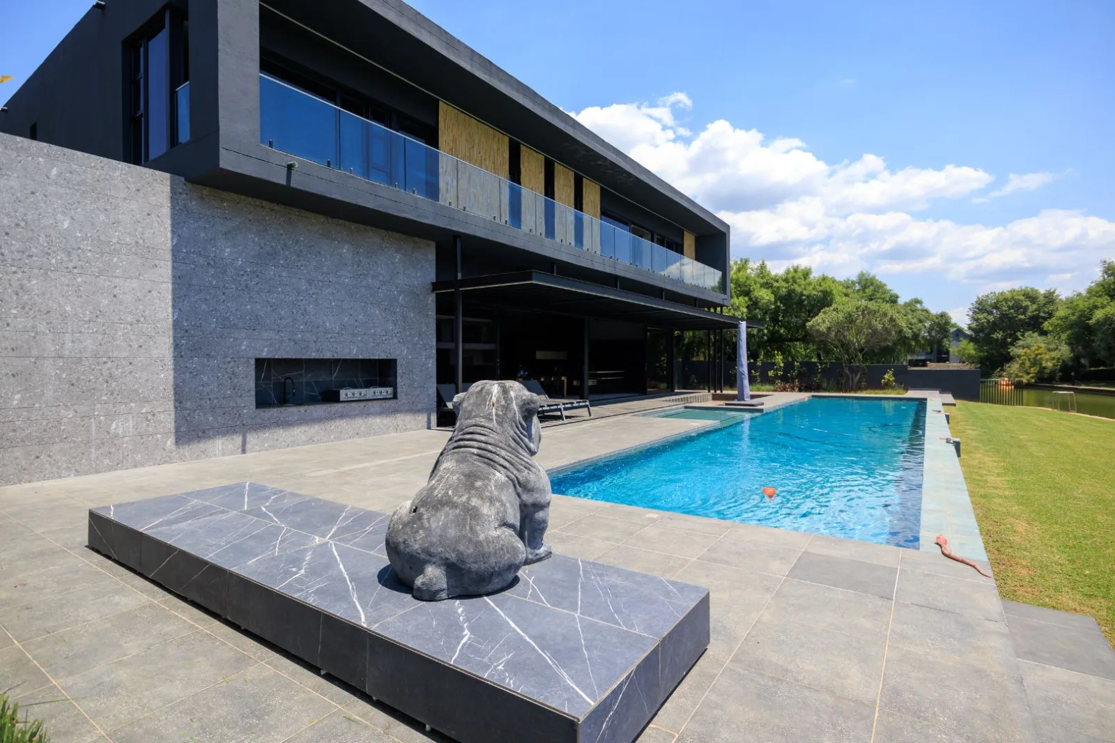 A Contemporary Waterfront Masterpiece With Mountain Views 🇿🇦