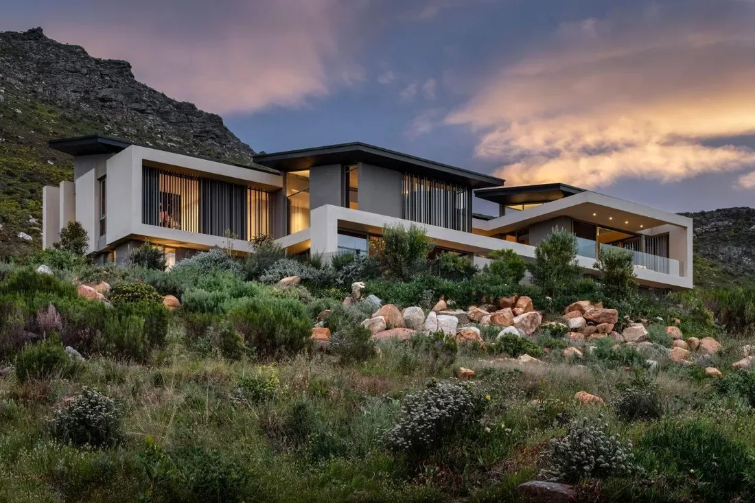 Contemporary Mountain Living, Elevated by Panoramic Views 🇿🇦